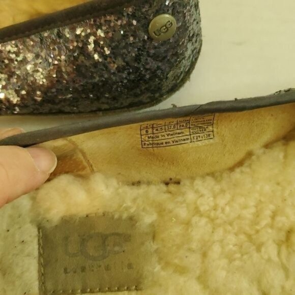 Ugg Flats Slip On Silver Metallic Loafers Leather Sheepskin Women's WOMAN'S 6 - Picture 11 of 16
